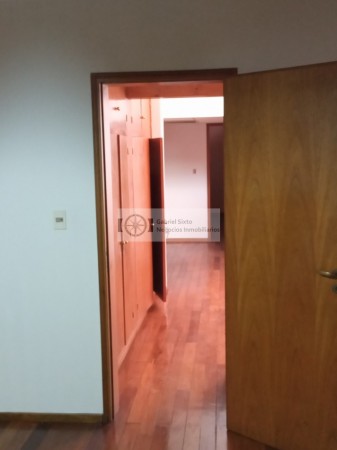 VENTA CASA CATEGORIA 6TA SECC. MENDOZA MUY AMPLIA 