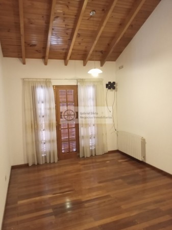 VENTA CASA CATEGORIA 6TA SECC. MENDOZA MUY AMPLIA 