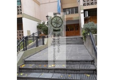 VENTA DEPTO MUY AMPLIO 2 DORM CALLE MITRE FRENTE A PARQUE CENTRAL CIUDAD MZA.  