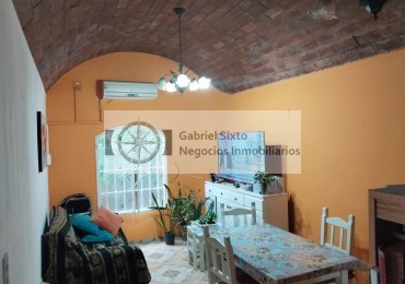 VENTA CASA B° 12 DE JUNIO NORTE LAS HERAS 2 DORM, COCHERA PASANTE 