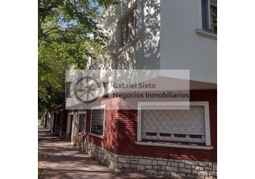 VENTA CASA ESQUINA 6ta SECCION (OLASCOAGA Y PARANA) IMPECABLE!!!