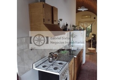 VENTA CASA IMPECABLE B° 12 DE JUNIO LAS HERAS 