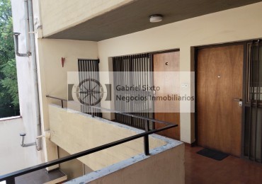 VENTA DEPTO 6ta secc J A CALLE 727. 3 dorm MIUU AMPLIO 1° piso con COCHERA 