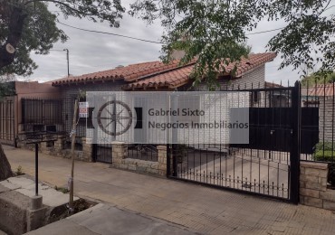 VENTA CASA EN DORREGO SOBRE CIPOLLETTI CASI COBOS, EXCELENTE UBICACION 