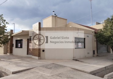 VENTA CASA ESQUINA IMPECABLE MAIPU 3 DRM, 2BÑ. SALON, PILETA, QUINCHO. DOBLE COCHERA